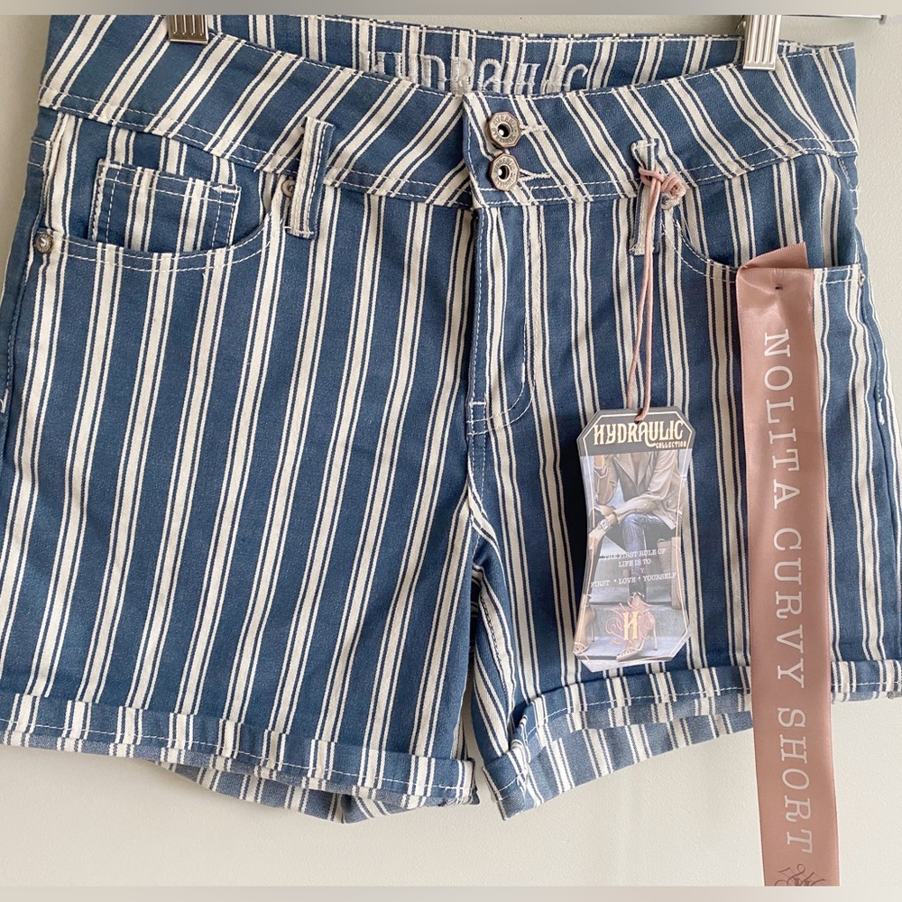 Striped jean shorts,Hydraulic collection curve short, size women’s 6